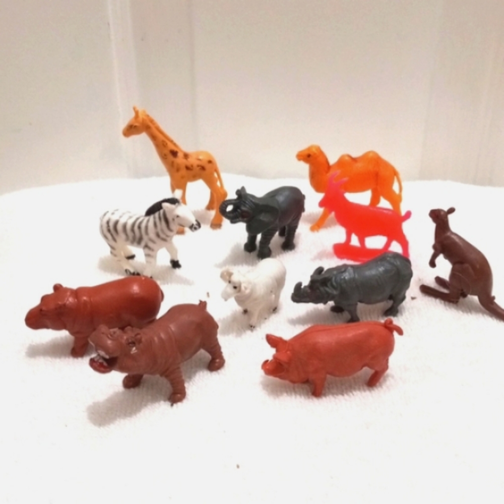 11 Hard Plastic Small Animals